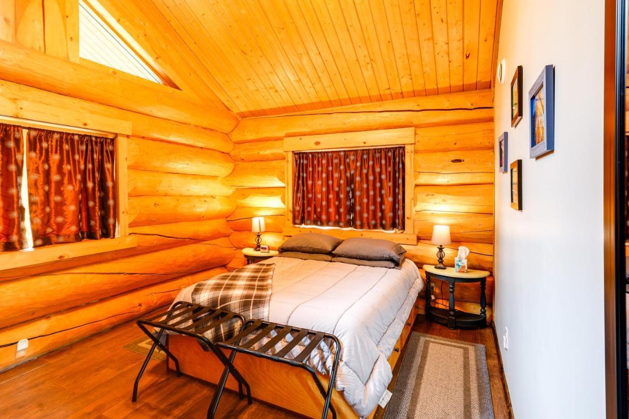 Riverside Log Cabin On-Site Aurora Viewing! North Pole 外观 照片